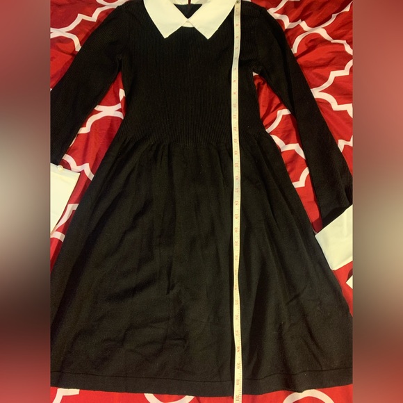 Jessica Simpson - White Collar Black Dress - Picture 5 of 8